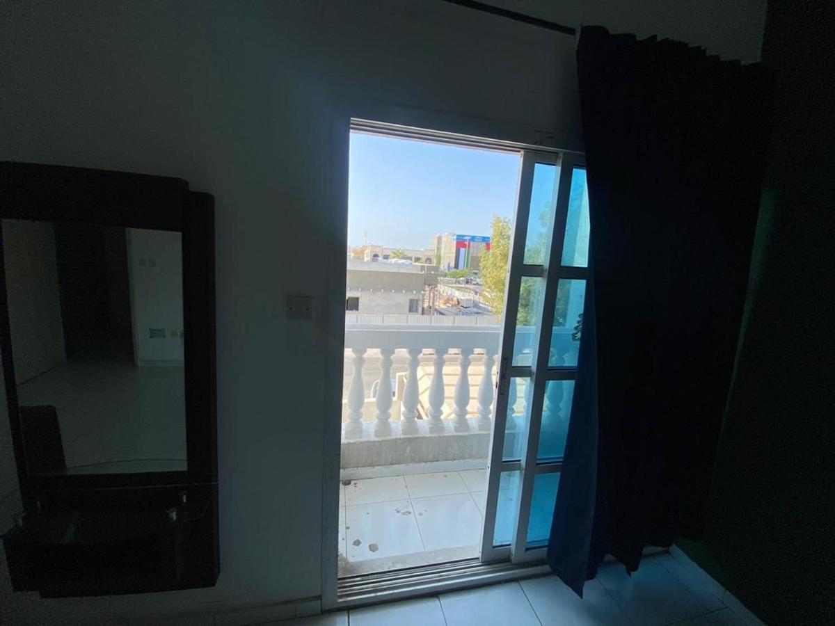 Comfortable Private Rooms In Compound Housing Dubai Exterior foto