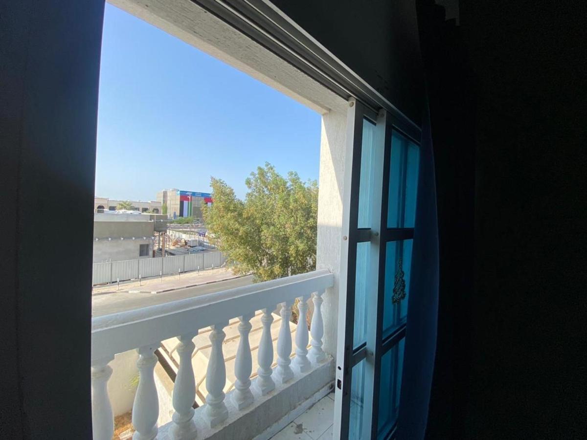 Comfortable Private Rooms In Compound Housing Dubai Exterior foto