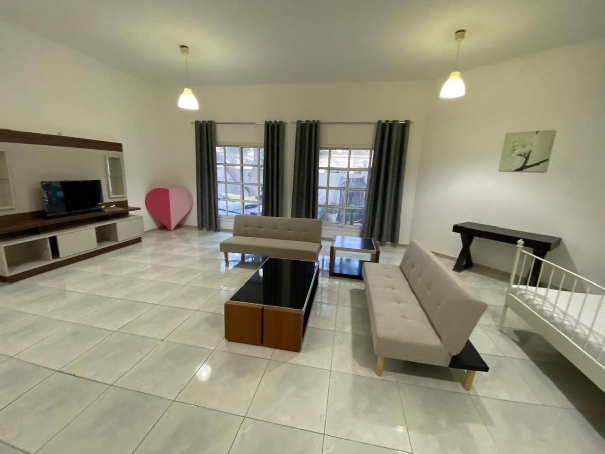 Comfortable Private Rooms In Compound Housing Dubai Exterior foto