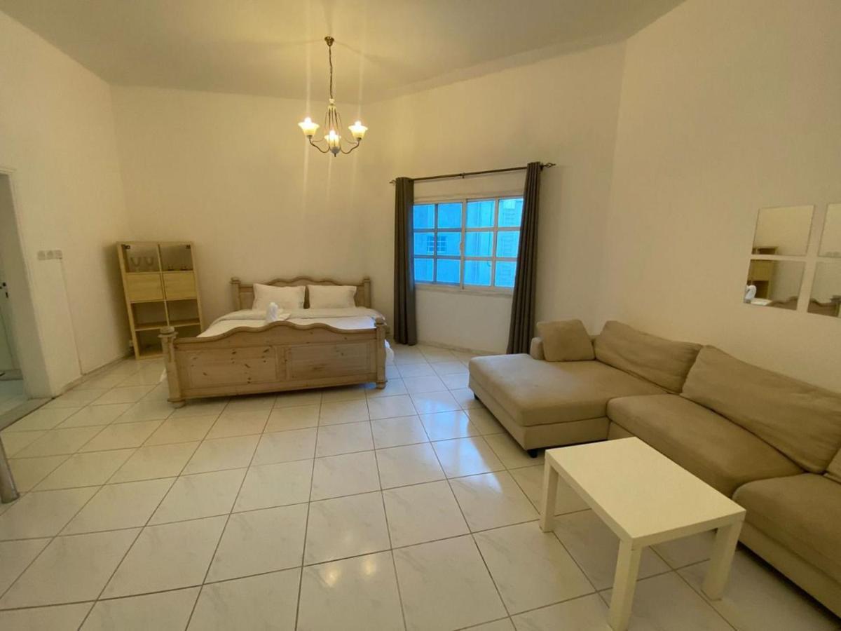 Comfortable Private Rooms In Compound Housing Dubai Exterior foto