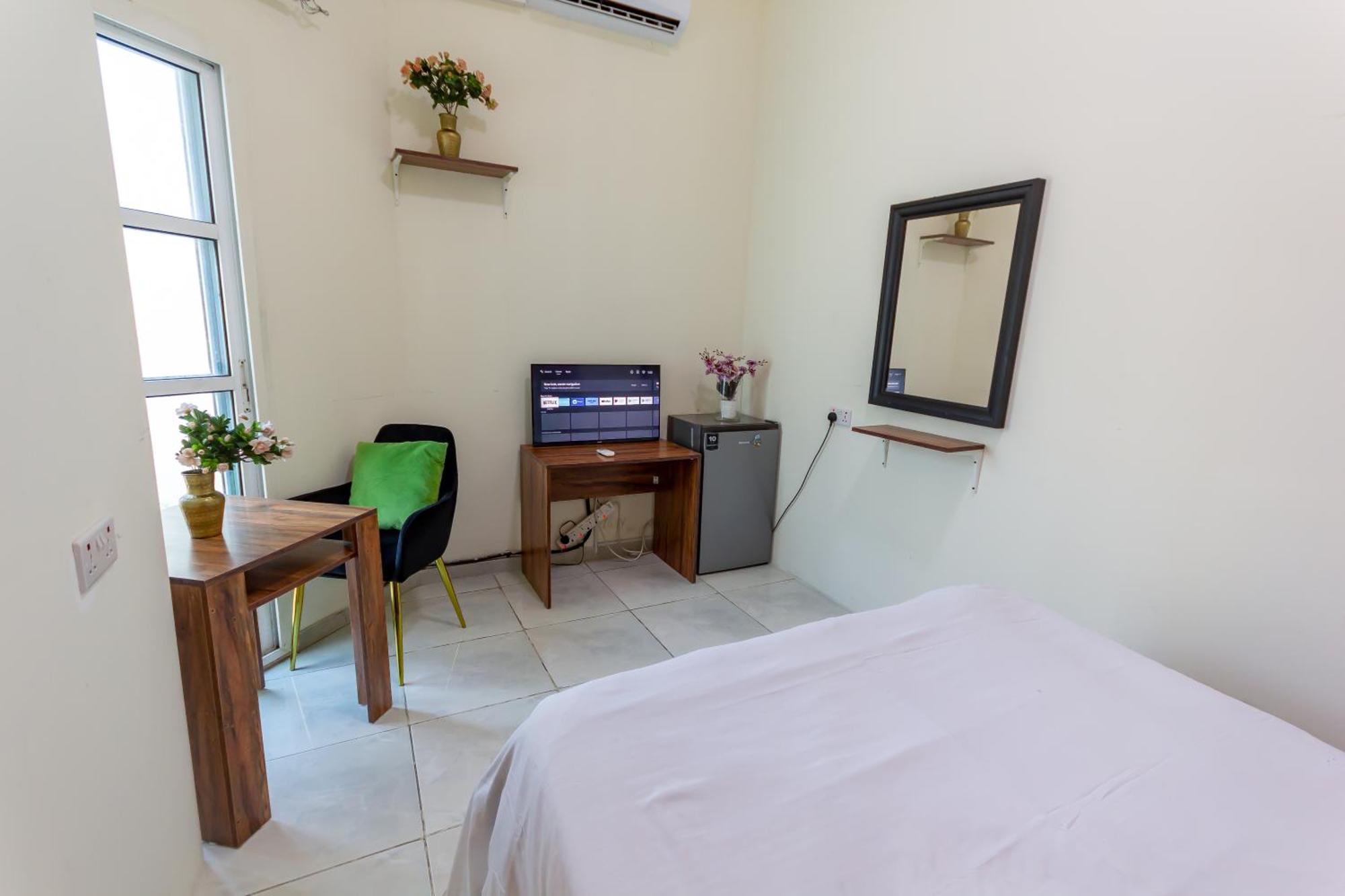 Comfortable Private Rooms In Compound Housing Dubai Exterior foto